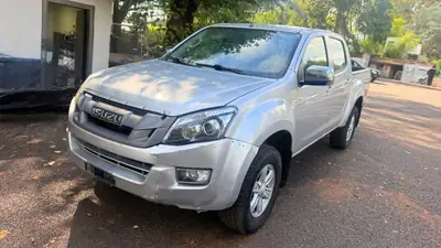 ISUZU D-MAX 2.5 Crew Cab — Robuste pick-up 4x4 diesel, 165'000 km — Seitenansicht