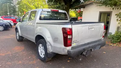 ISUZU D-MAX 2.5 Crew Cab — Robuste pick-up 4x4 diesel, 165'000 km — Heckansicht