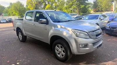 ISUZU D-MAX 2.5 Crew Cab — Robuste pick-up 4x4 diesel, 165'000 km — Detail