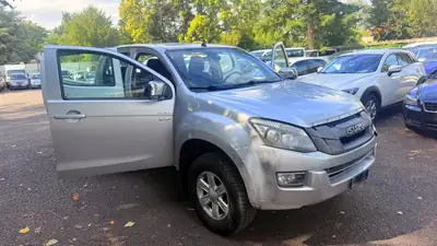 ISUZU D-MAX 2.5 Crew Cab — Robuste pick-up 4x4 diesel, 165'000 km — Miniatur 11