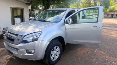 ISUZU D-MAX 2.5 Crew Cab — Robuste pick-up 4x4 diesel, 165'000 km — Miniatur 12
