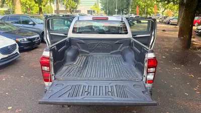 ISUZU D-MAX 2.5 Crew Cab — Robuste pick-up 4x4 diesel, 165'000 km — Miniatur 13