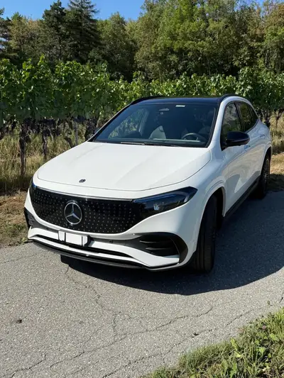 Mercedes-Benz EQA 350 Swiss Star AMG Line 4MATIC — SUV électrique premium, 49'000 km seulement — vue extérieure