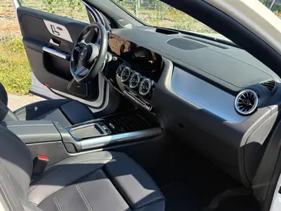 Mercedes-Benz EQA 350 Swiss Star AMG Line 4MATIC — SUV électrique premium, 49'000 km seulement — Miniature 9