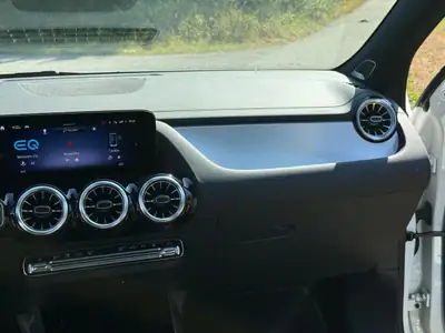 Mercedes-Benz EQA 350 Swiss Star AMG Line 4MATIC — SUV électrique premium, 49'000 km seulement — Miniature 11