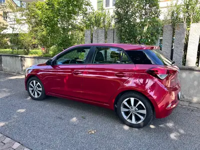 Hyundai i20 1.4 Amplia — Citadine fiable avec pneus neufs, zéro accident — Außenansicht