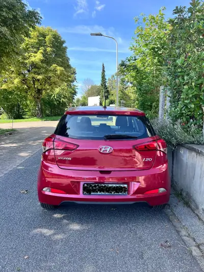 Hyundai i20 1.4 Amplia — Citadine fiable avec pneus neufs, zéro accident — Seitenansicht