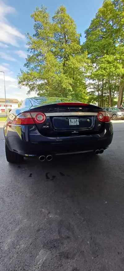 Jaguar XK 4.2 V8 — Coupé sportif élégant, 53'000 km seulement — côté