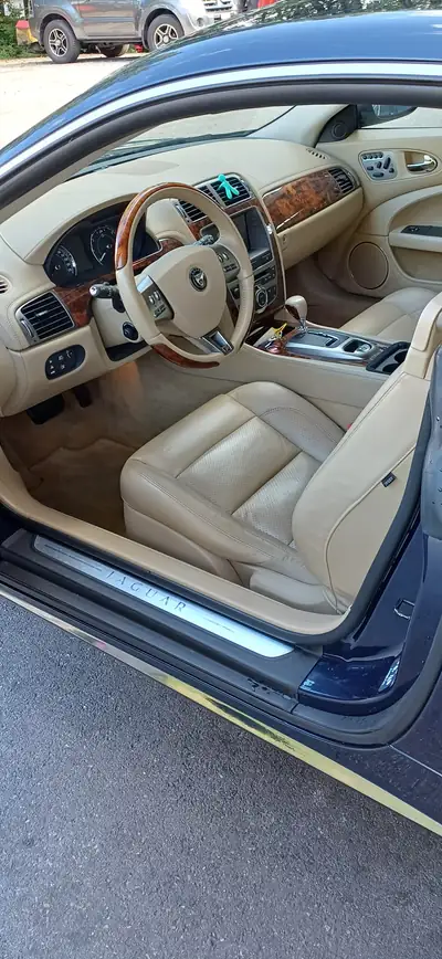 Jaguar XK 4.2 V8 — Coupé sportif élégant, 53'000 km seulement — intérieur