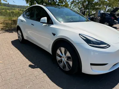 Tesla Model Y RWD 2024 — SUV électrique premium, 53 500 km, garantie jusqu'en 2028 — vista posteriore