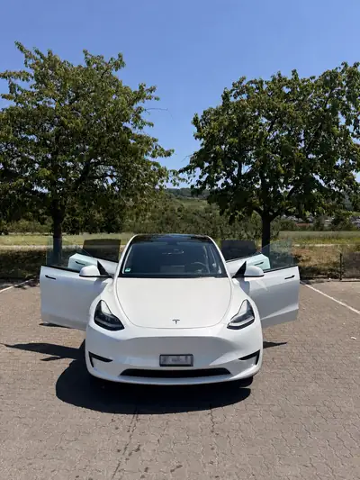Tesla Model Y RWD 2024 — SUV électrique premium, 53 500 km, garantie jusqu'en 2028 — cruscotto