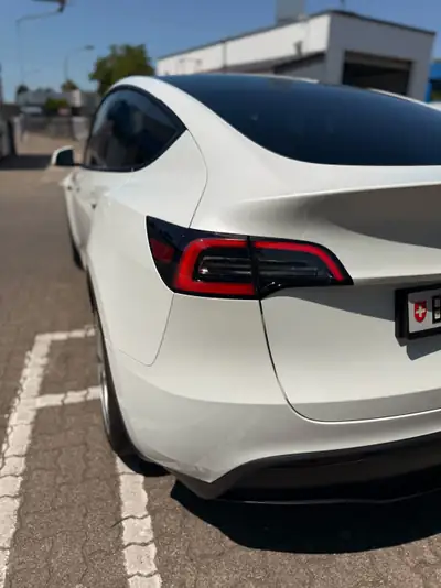Tesla Model Y RWD 2024 — SUV électrique premium, 53 500 km, garantie jusqu'en 2028 — Miniatura 8