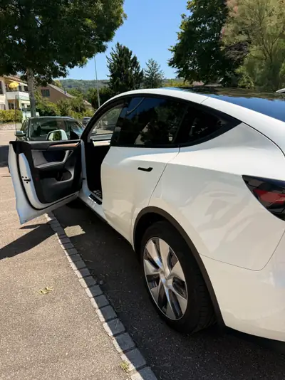 Tesla Model Y RWD 2024 — SUV électrique premium, 53 500 km, garantie jusqu'en 2028 — Miniatura 9