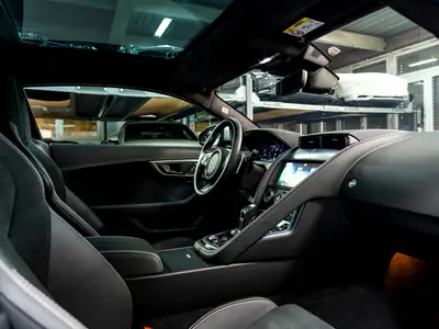 Jaguar F-Type Coupé 5.0 V8 R-Dynamic — Sportive britannique 450 ch, très faible kilométrage — Miniature 24