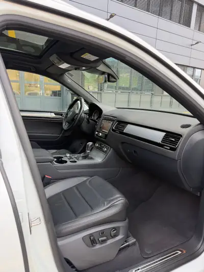 VW Touareg 3.0 V6 TDI 262 ch — SUV premium 4x4 à faible consommation — cruscotto