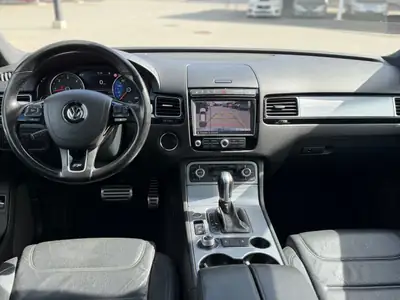 VW Touareg 3.0 V6 TDI 262 ch — SUV premium 4x4 à faible consommation — interni