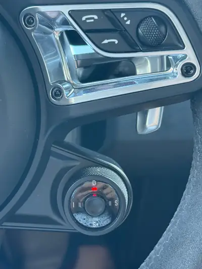 Porsche 911 Targa 4 GTS — Chef-d'œuvre décapotable, 450 ch, 33'500 km seulement — Miniatura 9