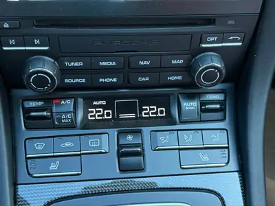 Porsche 911 Targa 4 GTS — Chef-d'œuvre décapotable, 450 ch, 33'500 km seulement — Miniatura 11