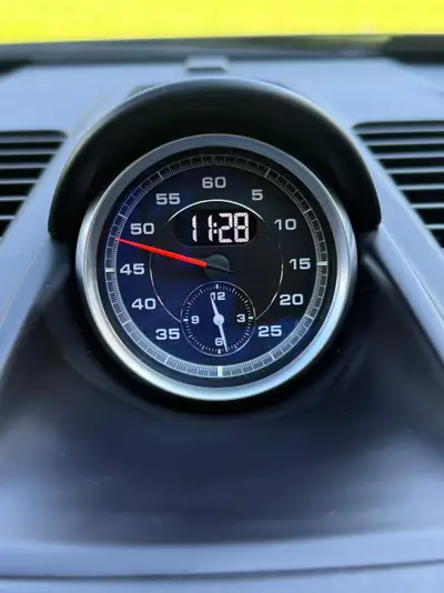 Porsche 911 Targa 4 GTS — Chef-d'œuvre décapotable, 450 ch, 33'500 km seulement — Miniatura 12