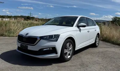 Skoda Scala 1.5 TSI Ambition DSG — Berline compacte dynamique, peu kilométrée, garantie jusqu'en 2028 — Heckansicht