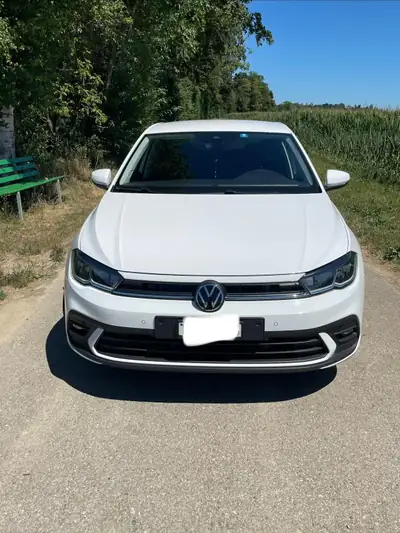 VW Polo 1.0 TSI 110 Life DSG — Citadine fiable, 28 000 km seulement — vista esterna