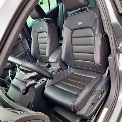 VW Golf 8 R 300 ch — Break haute performance 4motion, faible kilométrage — Armaturenbrett