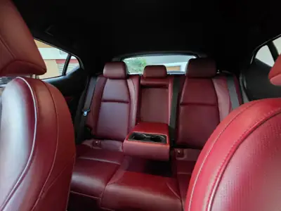 Mazda 3 SKYACTIV-X 180 — Compacte sportive hybride essence, 54 000 km, cuir rouge — Miniature 7