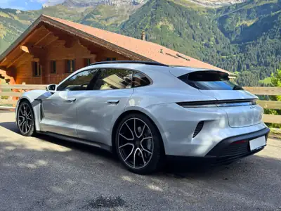 Porsche Taycan Turbo Sport Turismo — Berline électrique haute performance, quasi neuve — côté