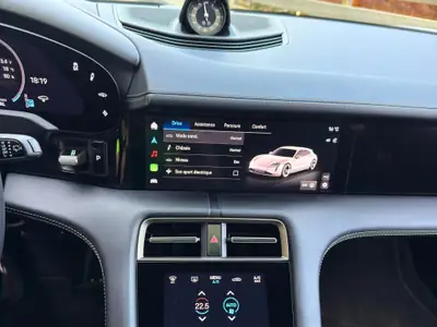 Porsche Taycan Turbo Sport Turismo — Berline électrique haute performance, quasi neuve — Miniature 9