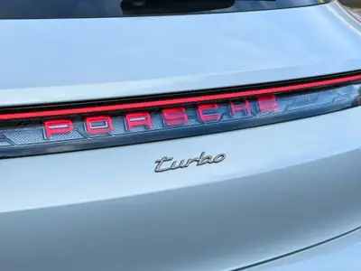 Porsche Taycan Turbo Sport Turismo — Berline électrique haute performance, quasi neuve — Miniature 7