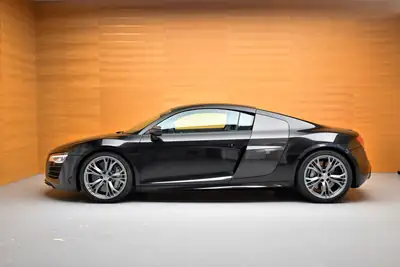 Audi R8 5.2 FSI V10 plus quattro — Supercar allemande, 550 ch purs — side view
