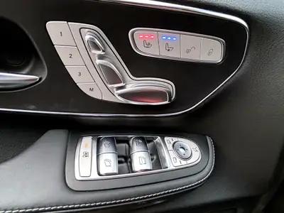 Mercedes-Benz V 300 d Swiss Edition — Monospace premium 4MATIC, 83 700 km, garantie constructeur — Miniatura 17