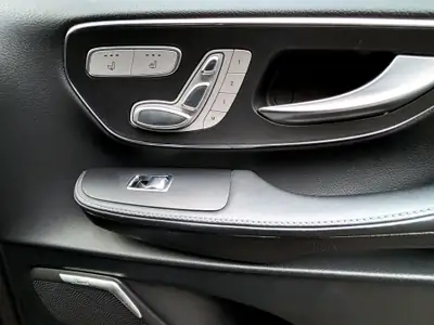 Mercedes-Benz V 300 d Swiss Edition — Monospace premium 4MATIC, 83 700 km, garantie constructeur — Miniatura 18