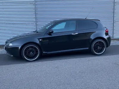 Alfa Romeo 147 3.2 GTA — Sportive légendaire, 250 ch purs et sans compromis — side view