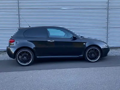 Alfa Romeo 147 3.2 GTA — Sportive légendaire, 250 ch purs et sans compromis — exterior view