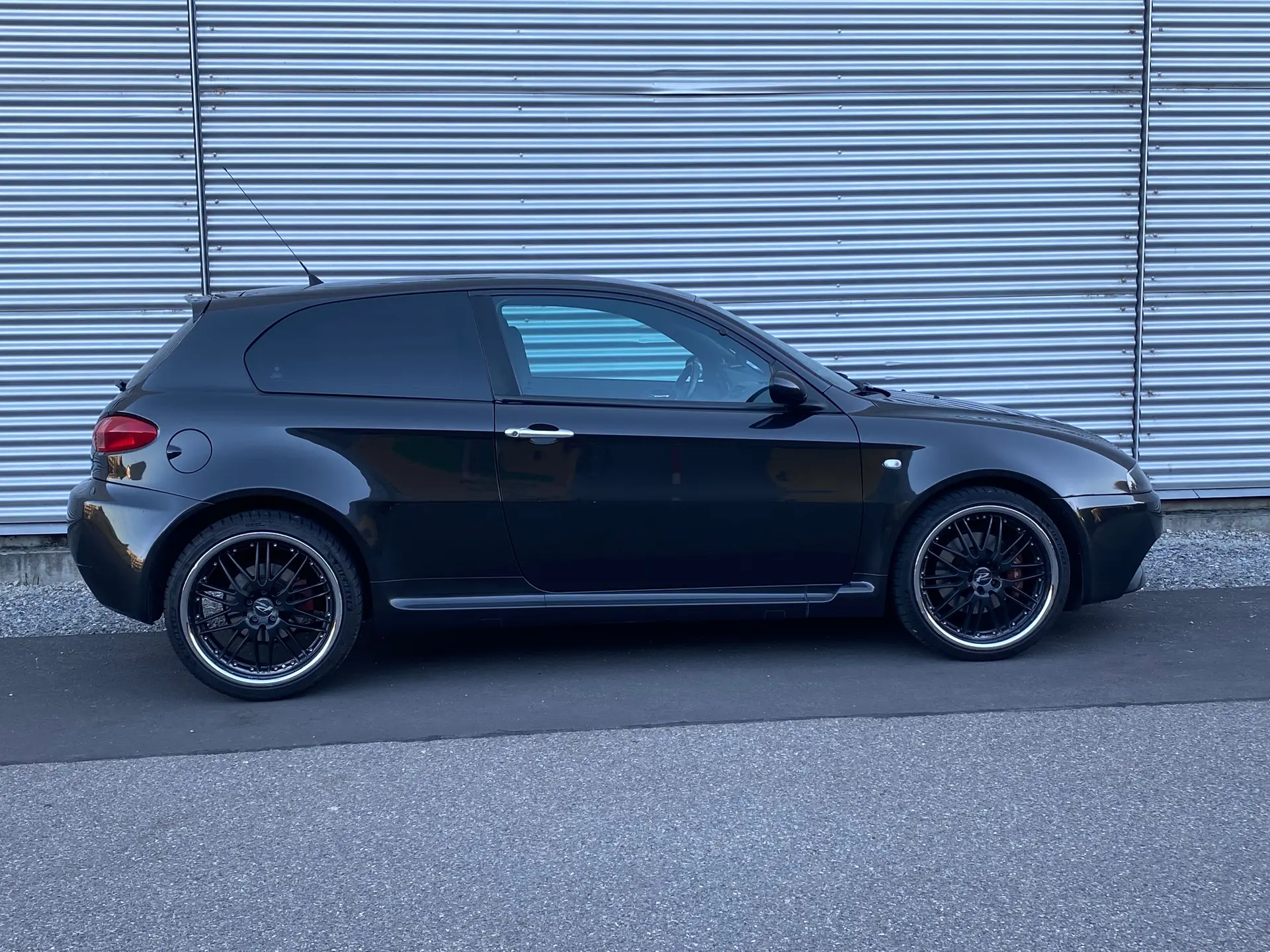Alfa Romeo 147 3.2 GTA — Sportive légendaire, 250 ch purs et sans compromis