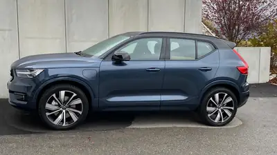 Volvo XC40 T4 TwE R-Design — SUV hybride rechargeable, 77 600 km, sans sinistre — vista esterna