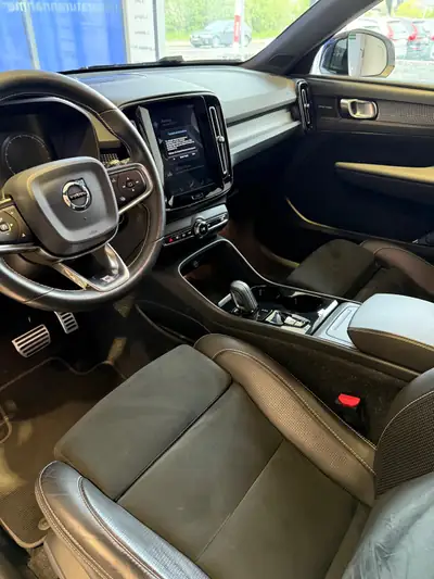 Volvo XC40 T4 TwE R-Design — SUV hybride rechargeable, 77 600 km, sans sinistre — interni