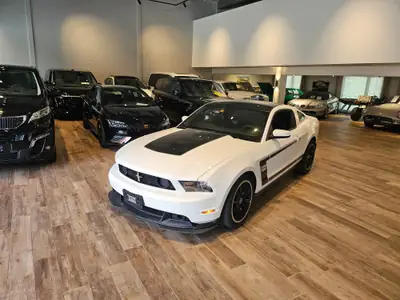 Ford Mustang Boss 302 2012 — Légende américaine V8 450 ch, boîte manuelle, état collection — côté