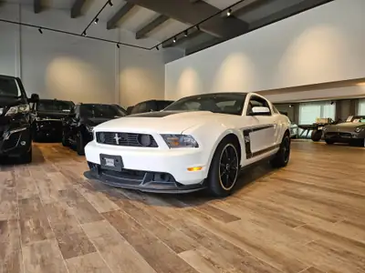 Ford Mustang Boss 302 2012 — Légende américaine V8 450 ch, boîte manuelle, état collection — vue extérieure