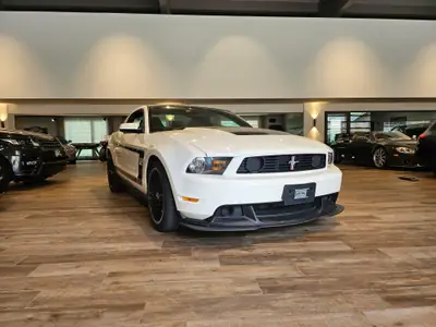 Ford Mustang Boss 302 2012 — Légende américaine V8 450 ch, boîte manuelle, état collection — tableau de bord