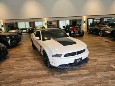 Ford Mustang Boss 302 2012 — Légende américaine V8 450 ch, boîte manuelle, état collection — détail
