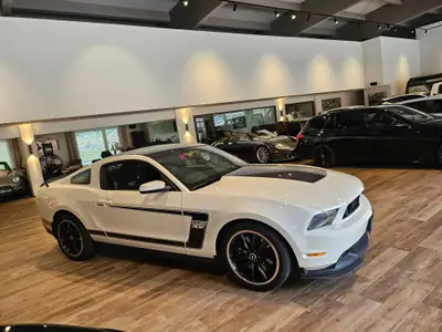 Ford Mustang Boss 302 2012 — Légende américaine V8 450 ch, boîte manuelle, état collection — Miniature 7