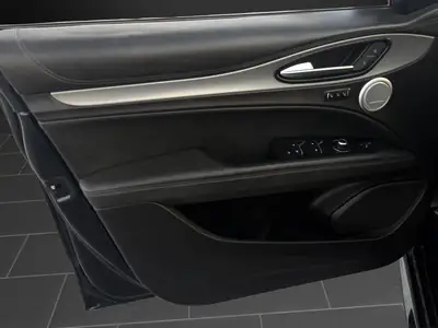 Alfa Romeo Stelvio 2.0 Competizione — SUV sportif 280 ch, quattro intégral, état impeccable — Miniatura 14