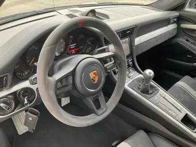 Porsche 911 4.0 GT3 — Légendaire coupé sport, 500 ch, boîte manuelle, état collection — cruscotto