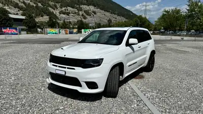Jeep Grand Cherokee 6.4 V8 HEMI SRT8 — Muscle SUV américain, 468 ch purs — vue extérieure