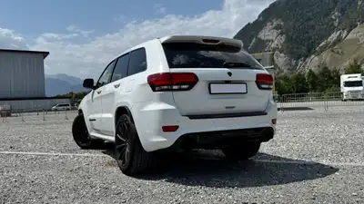Jeep Grand Cherokee 6.4 V8 HEMI SRT8 — Muscle SUV américain, 468 ch purs — tableau de bord