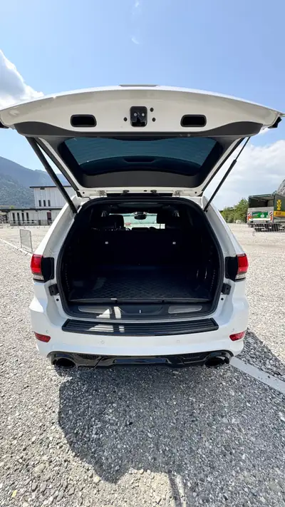 Jeep Grand Cherokee 6.4 V8 HEMI SRT8 — Muscle SUV américain, 468 ch purs — Miniature 7