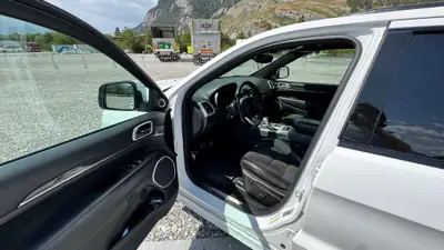 Jeep Grand Cherokee 6.4 V8 HEMI SRT8 — Muscle SUV américain, 468 ch purs — Miniature 9