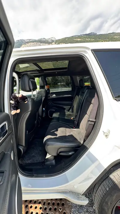 Jeep Grand Cherokee 6.4 V8 HEMI SRT8 — Muscle SUV américain, 468 ch purs — Miniature 12